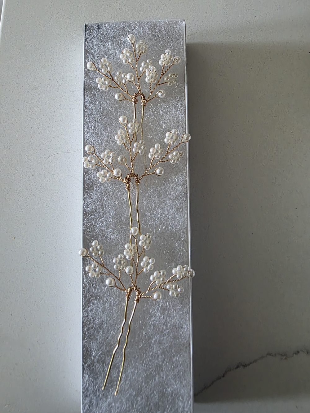 Elegant Pearl Floral Hair Pin - Gold and White